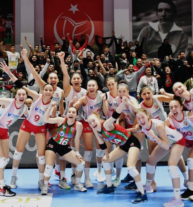 Karşıyaka Kadın Voleybol, Edremit Belediyesi Altınolukspor’u Yendi