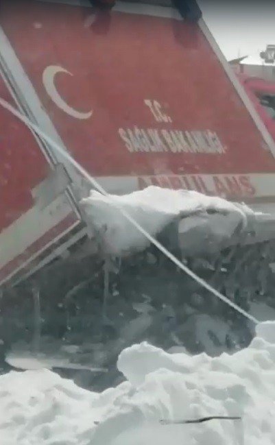 Kars’ta Paletli Ambulans Yan Yattı