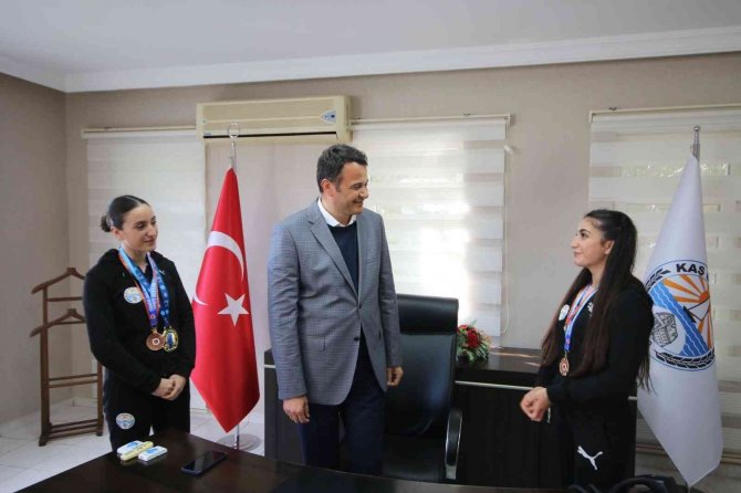 Doğan Kardeşlerden Kaş’a Gurur Madalyası