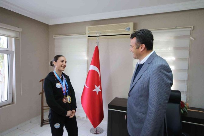 Doğan Kardeşlerden Kaş’a Gurur Madalyası