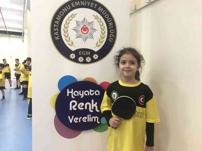 “Hayata Renk Verelim” Projesinde Başarı Gösteren Sporculara Ödülleri Verildi
