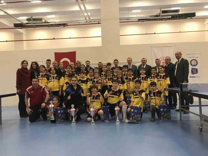 “Hayata Renk Verelim” Projesinde Başarı Gösteren Sporculara Ödülleri Verildi