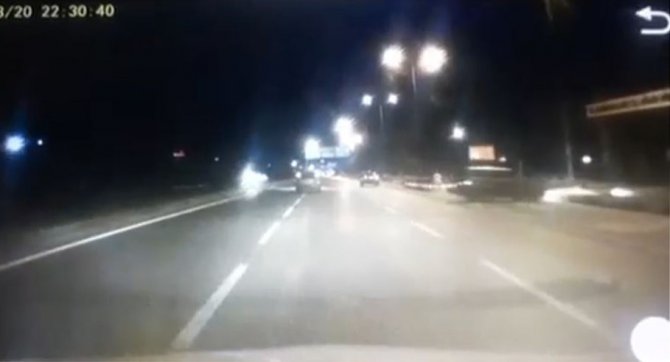 Bir Anda Kontrolden Çıkıp Çarptığı Diğer Aracı Yoldan Çıkardı, Arkasına Bile Bakmadan Kaçtı
