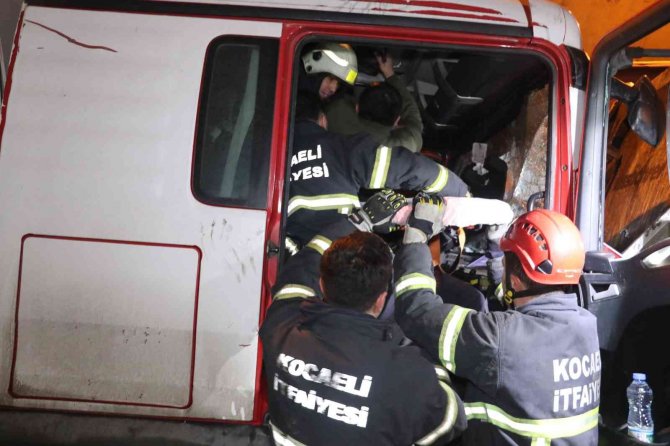 Tünelde Feci Kaza, 3 Kamyon Birbirine Girdi