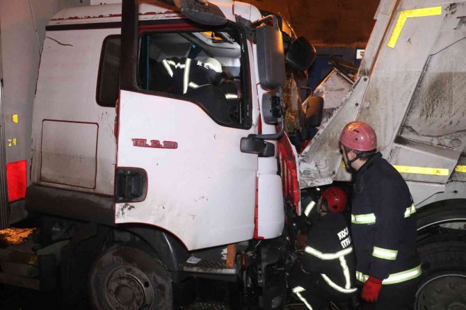 Tünelde Feci Kaza, 3 Kamyon Birbirine Girdi