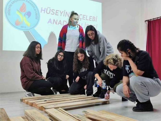 Eko-okul Projesi İle Çöpler Komposta Dönüştürülüyor