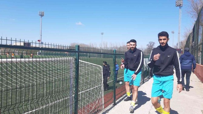 Futbol Maçında Kavga; 2 Hakem Yaralandı, 6 Kişi Gözaltına Alındı