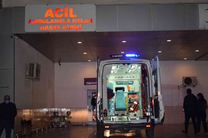 Husumetlilerin Bıçaklı Kavgası Kanlı Bitti: 2 Ağır Yaralı