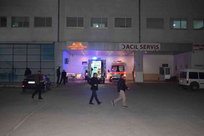 Husumetlilerin Bıçaklı Kavgası Kanlı Bitti: 2 Ağır Yaralı