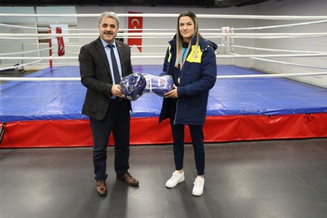 Malatyalı Boksör Hatice Akbaş’ın Avrupa Şampiyonluğu Sevinci