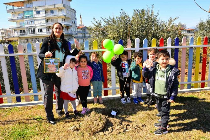 Manavgat’ta 120 Çocuk Fidan Dikti