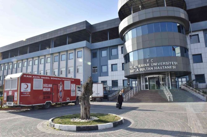 Rektör Ataç Hastane Personeliyle Birlikte Kan Bağışında Bulundu