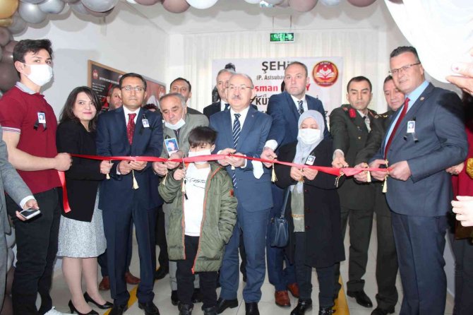 Vali Karadeniz Alaşehir’de Şehit Osman Ersoy Kütüphanesini Açtı