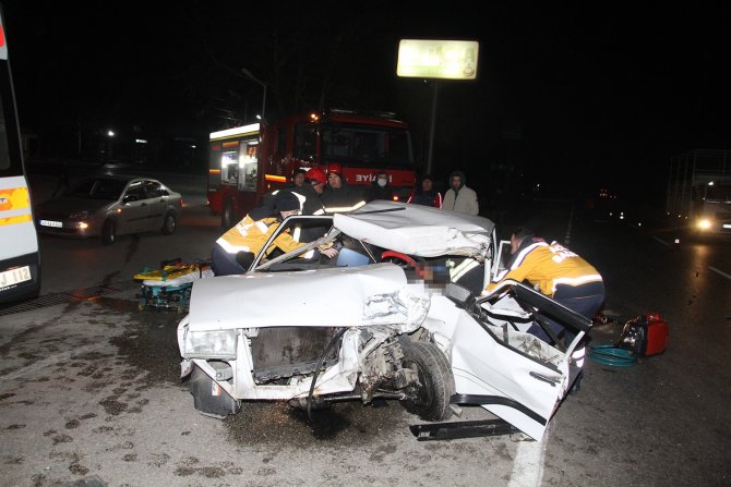 Otomobil Tıra Arkadan Çarptı, Sıkışan Sürücü Yaşamını Yitirdi