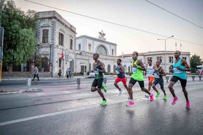 Maratoni̇zmir İçin Geri Sayım Başladı