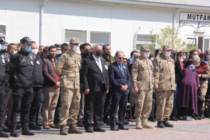Kalp Krizi Nedeniyle Yaşamını Yitiren Jandarma Başçavuş Güven, Toprağa Verildi