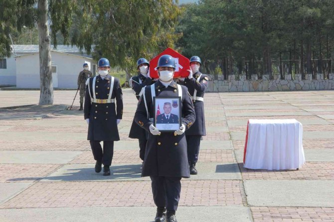 Kalp Krizi Nedeniyle Yaşamını Yitiren Jandarma Başçavuş Güven, Toprağa Verildi