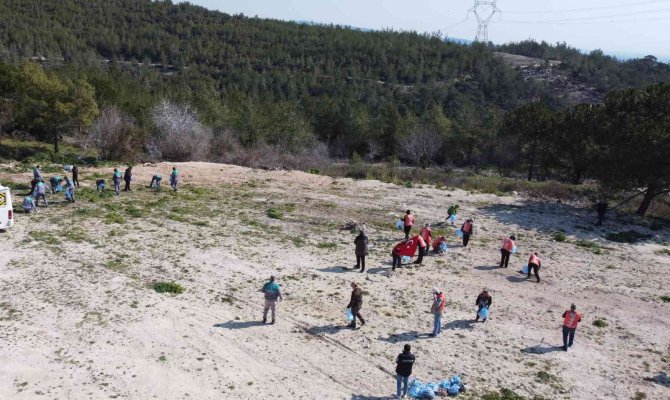 Mersin’de Bal Ormanı Çevresi Çöplerden Temizlendi