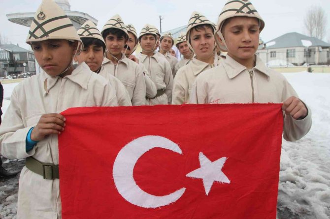 Malazgirtli Öğrencilerden ‘18 Mart’ Gösterisi