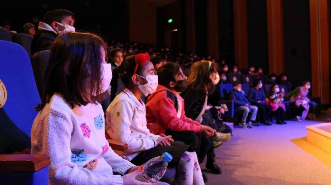 Bodrum’da Öğrencilere Tiyatro Etkinliği Sürüyor