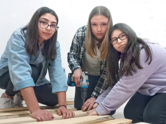 Eko-okul Projesi İle Çöpler Komposta Dönüştürülüyor