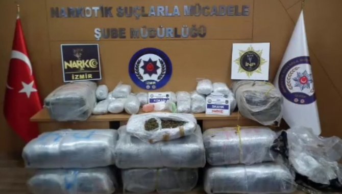 İ̇zmir’de Torbacı Çiftliğine Baskın: Yüklü Miktarda Uyuşturucu Ele Geçirildi