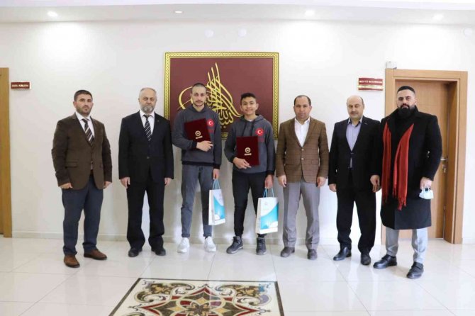 Pehlivan’dan 9 Öğrenciye Hafızlık Belgesi