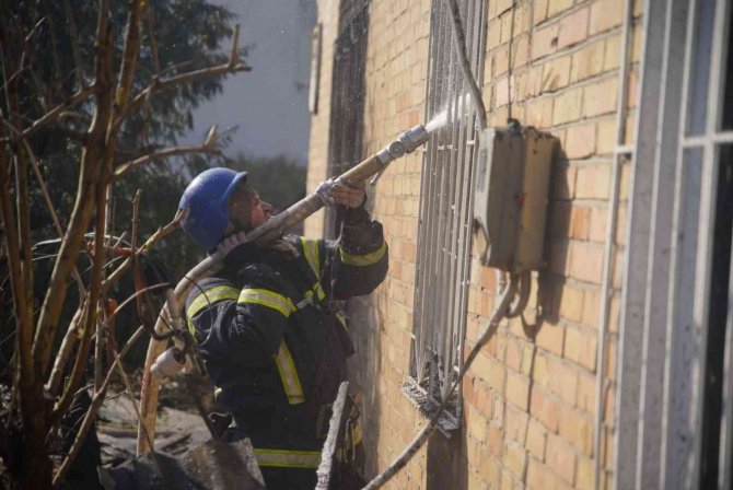 Kiev’de Hava Saldırılarının Ardından Yangın Çıktı: 1 Yaralı