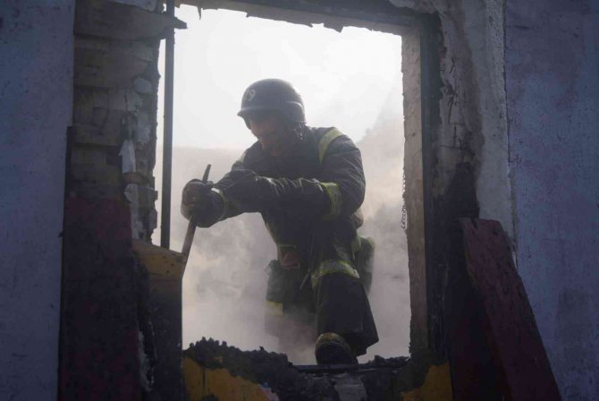 Kiev’de Hava Saldırılarının Ardından Yangın Çıktı: 1 Yaralı