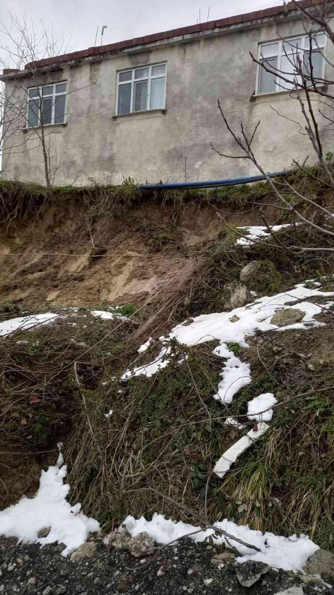 Samsun’da 21 Kırsal Mahallenin Kullandığı Yol Çöktü