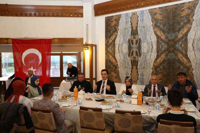 Sancaktepe’de Şehit Aileleri Onuruna Yemek Programı Düzenlendi