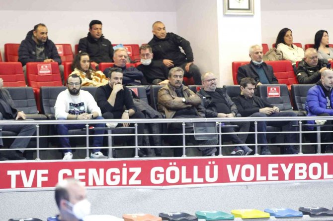 Kadınlar 1. Voleybol Ligi: Çukurova Belediyesi: 3 - Antalya Muratpaşa Belediyespor: 2