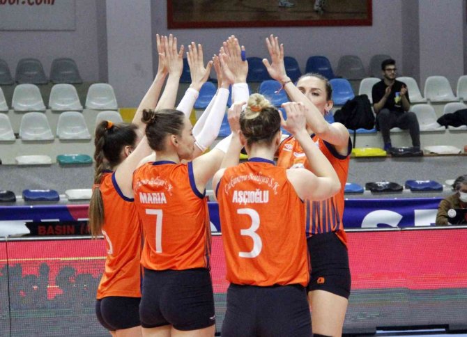 Kadınlar 1. Voleybol Ligi: Çukurova Belediyesi: 3 - Antalya Muratpaşa Belediyespor: 2