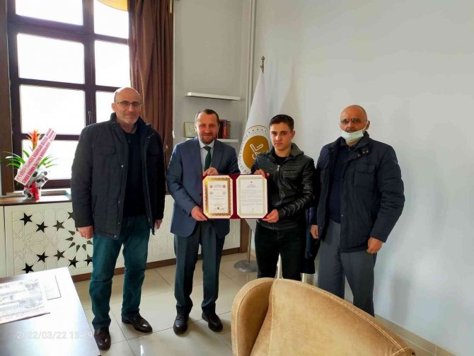 Simav’da Hafız Öğrencilere Belgeleri Teslim Edildi