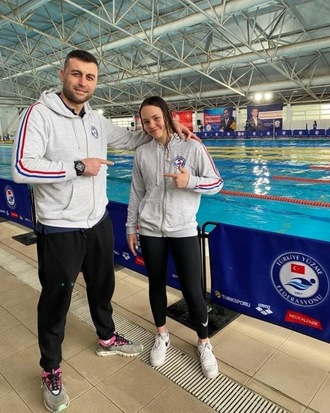 Sökeli Yüzücü 100 Metre Kurbağalamada Türkiye Birincisi Oldu