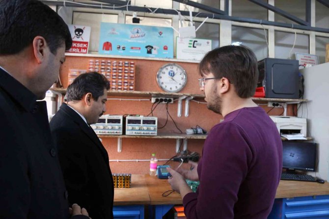 Cumhurbaşkanı Başdanışmanı Küçükyılmaz, Öğrenci Ve Akademisyenlerle Bir Araya Geldi