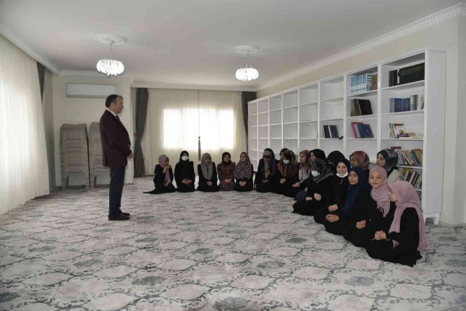 Tarsus’ta Hafızlara Belgeleri Verildi