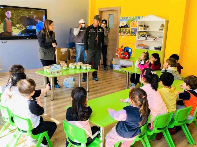 Tavşanlı’da Minik Yüreklere Orman Sevgisi Aşılanıyor