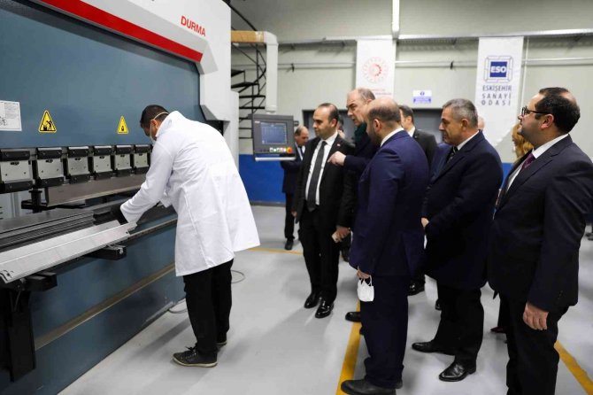 Bakan Yardımcısı Kacır, Eskişehir Model Fabrika’yı Ziyaret Etti