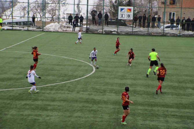 Turkcell Kadın Futbol Süper Ligi: Hakkarigücü: 1 - Galatasaray: 0