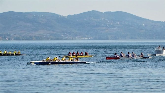 Sapanca Gölü’nde Kürekler Şampiyonluk İçin Çekiliyor