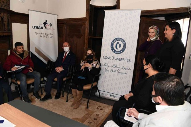 Anne-baba Üniversitesi Eğitimlerine Başlıyor