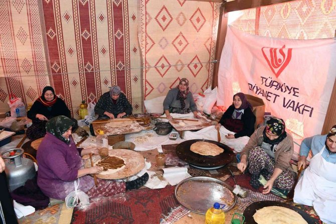 Kur’an Kursları Yarına Yardım Kampanyası Düzenledi