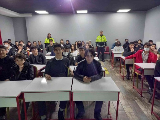 Van Polisinden Öğrencilere Trafik Eğitimi