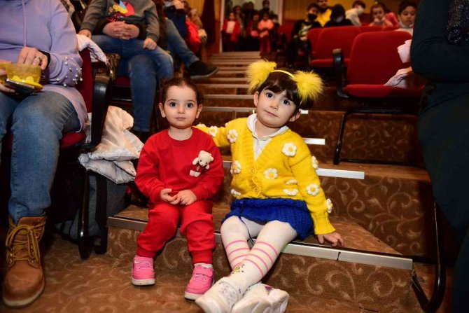 Yıldırım’da Yüzlerce Çocuk Tiyatroyla Buluştu