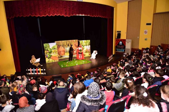 Yıldırım’da Yüzlerce Çocuk Tiyatroyla Buluştu