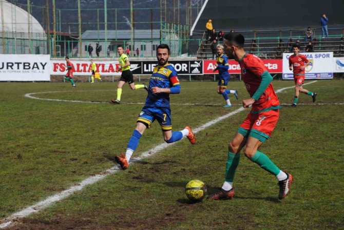 Çaycumaspor- Çaydeğirmeni Belediyespor Karşılasmasında 2-1’lik Üstünlüğü İle Kazandı