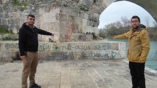 Roma Dönemi’nde İnşa Edilen Tarihi Köprüye Yazılanlar ’Pes’ Dedirtti