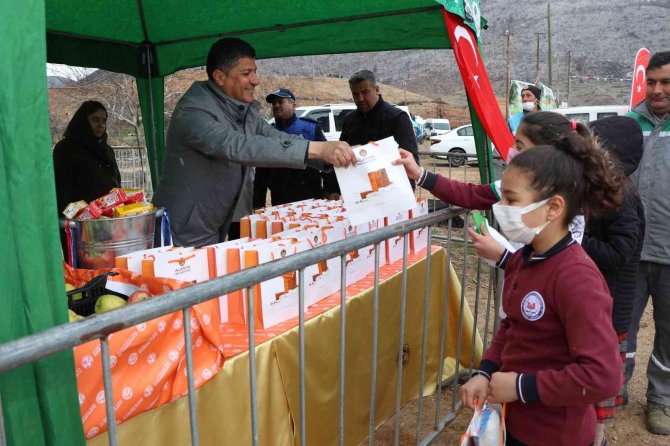 Güzelbağ Yangın Bölgesinde 3 Bin 800 Fidan Toprakla Buluştu
