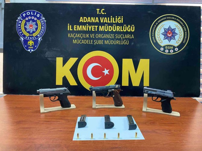 Elbise Dolabından 3 Adet Ruhsatsız Tabanca Çıktı